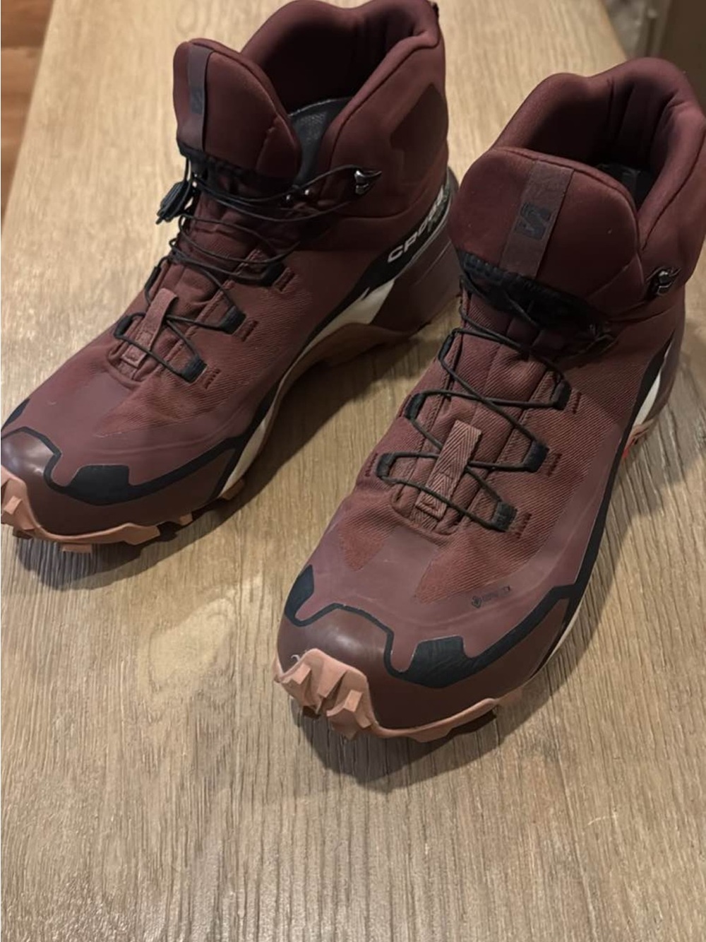 Salomon Cross-Hike Mid Boot in Burgundy and Black - Picture 2 of 4